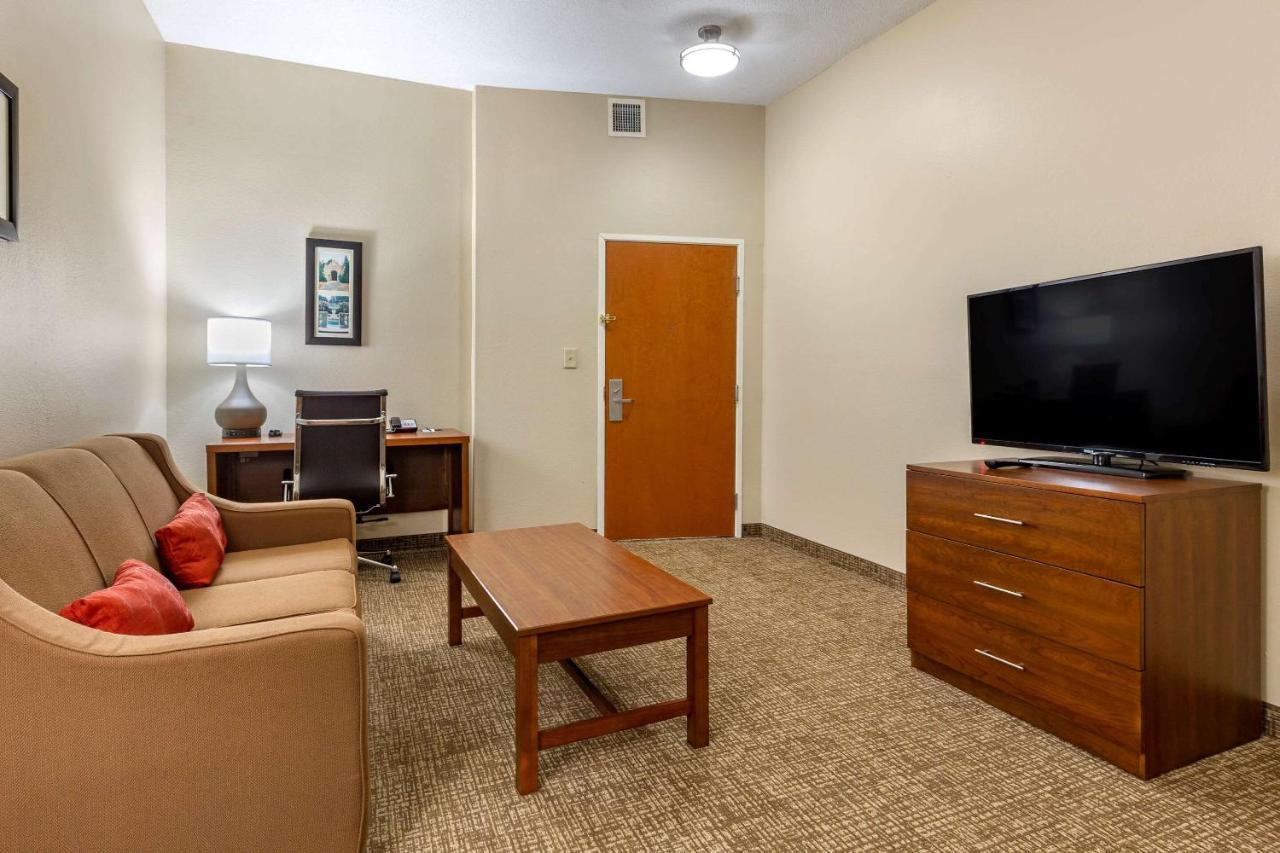 Hotel Comfort - Garner Clayton