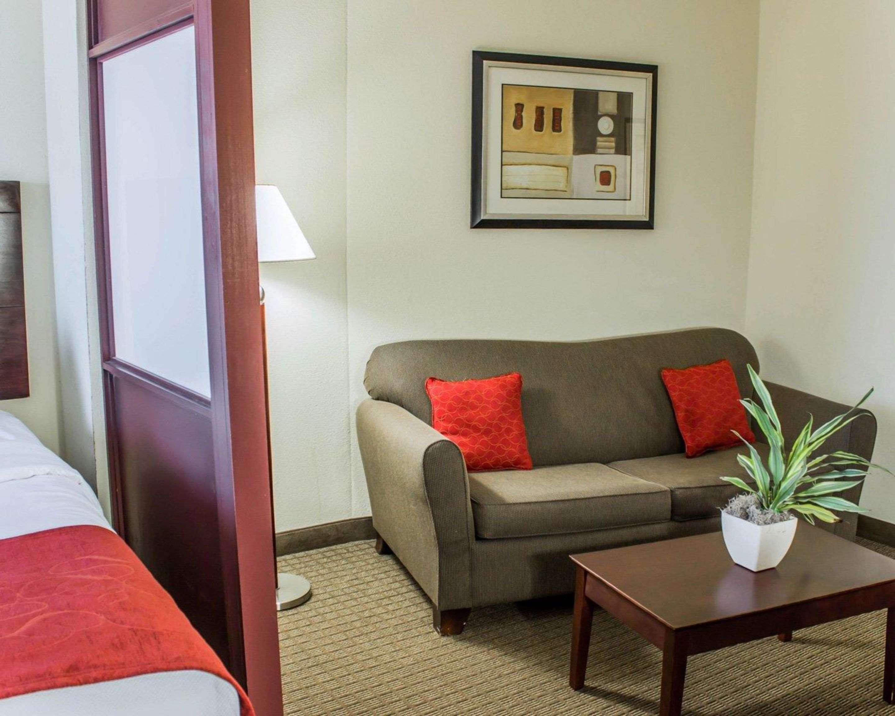 Hotel Comfort - Garner Clayton